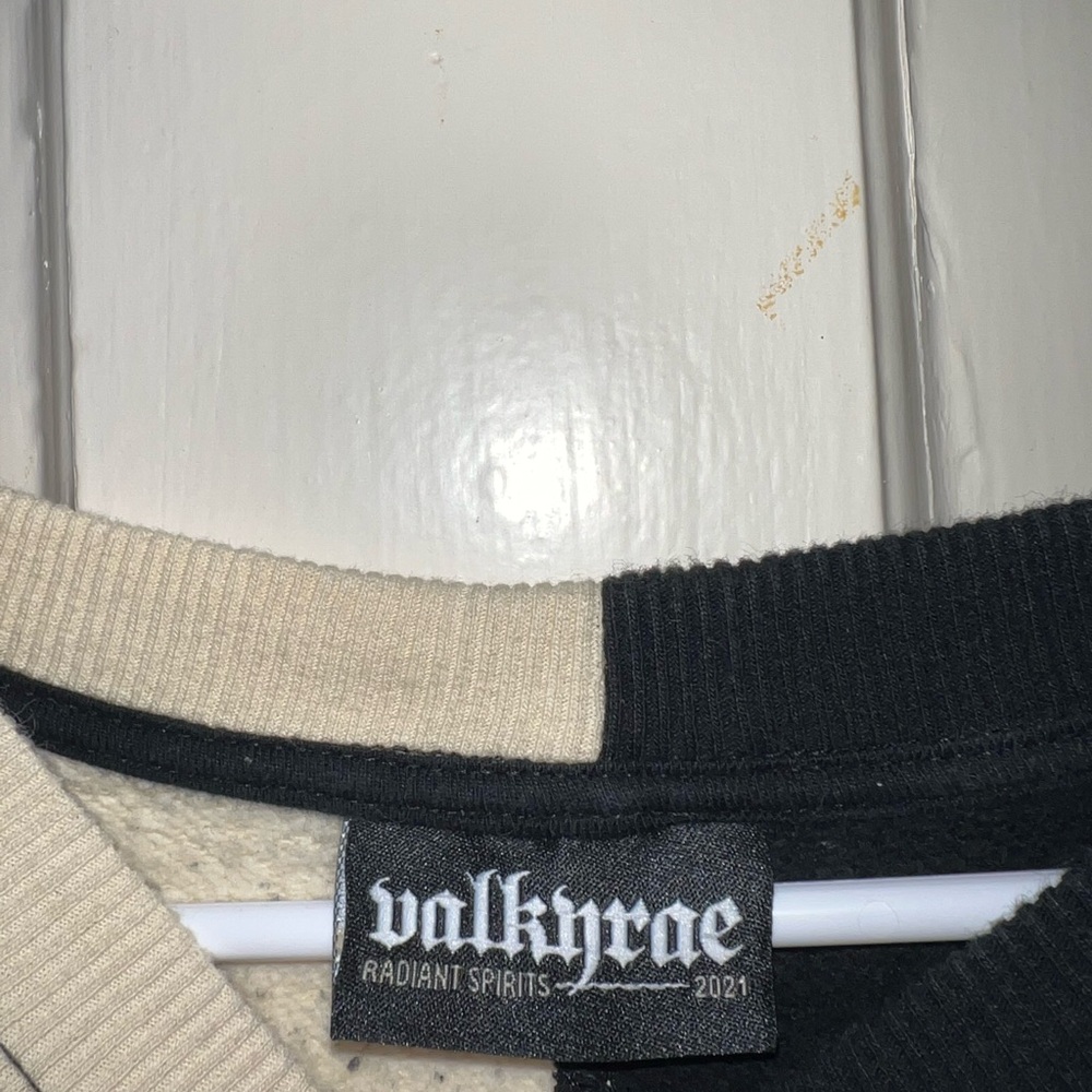 Valkyrae 2021 Limited Edition Radiant Spirits Total Eclipse Sweater - Picture 5 of 6